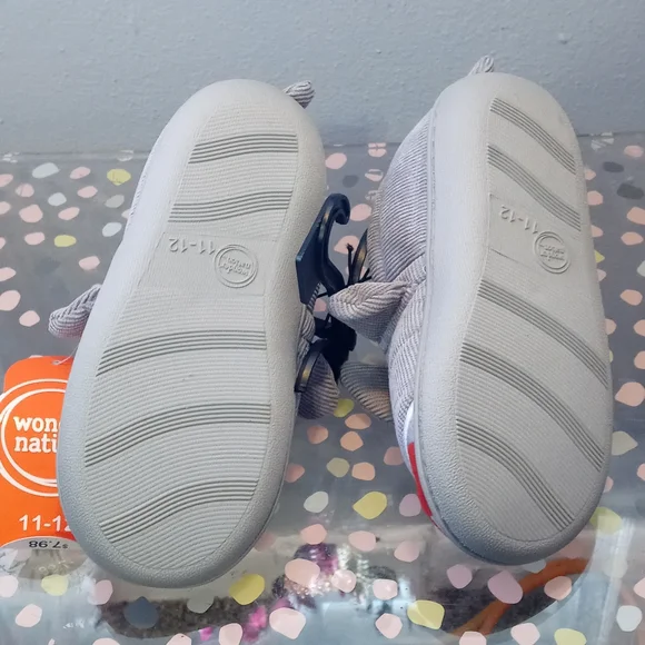 Wonder Nation Grey Kids Shark Slippers Size 11-12 - Picture 5 of 10